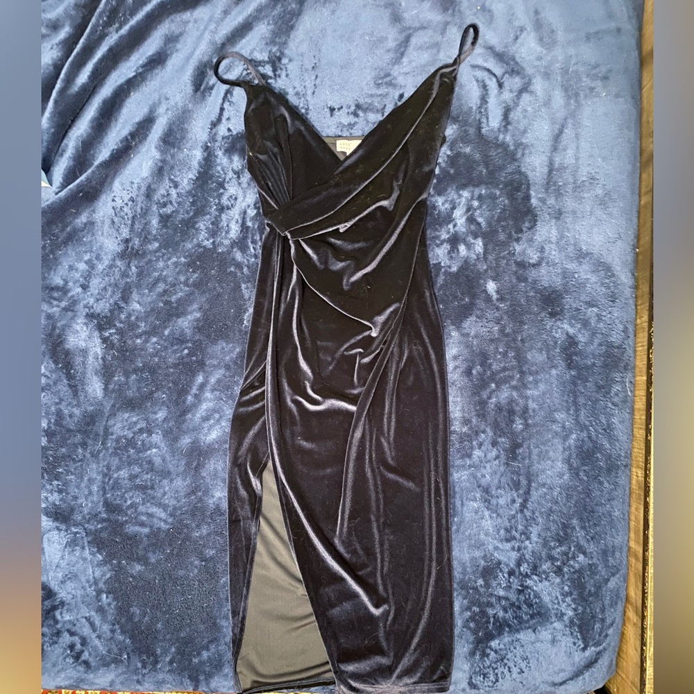 S Luxe Wave Blue Velvet sleeveless midi wrap dress